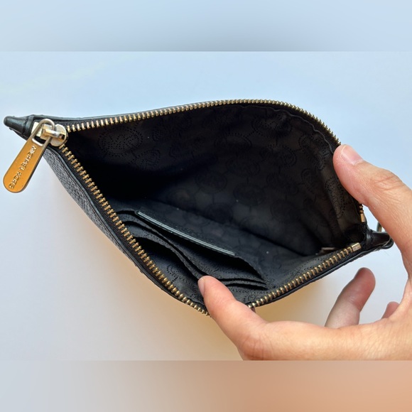 Michael Kors Pouch in Black Pebbled Leather - Picture 6 of 8